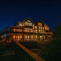 LuxStayUSA | Hemingway Oceanfront – 4x4 OBX