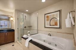 8th Flr MGM Signature Studio+1Bed| Strip View| No Fee - Image 4