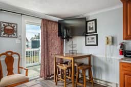 LuxStayUSA | ML 345 Ski In/Out| Village Ski Lifts| Free Parking - Image 5