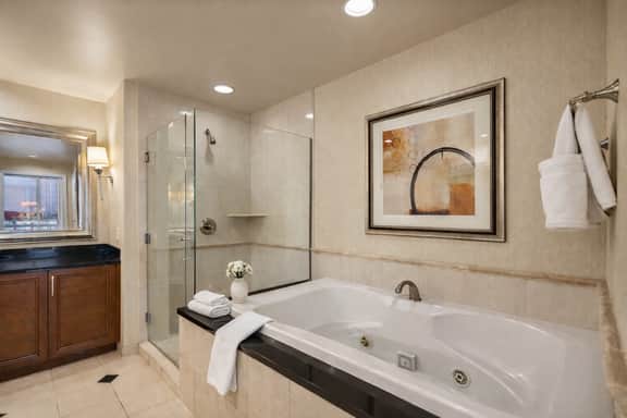 7th Flr MGM Signature Studio+1Bed| Strip View| No Fee - Image 4