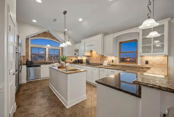 Angler’s Retreat — Oceanfront Estate with 7 King En-Suites - Image 4