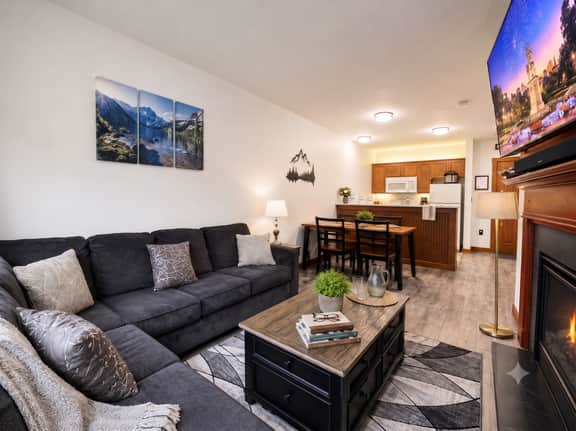 LuxStayUSA | Poolview  (AS 141) - Image 3