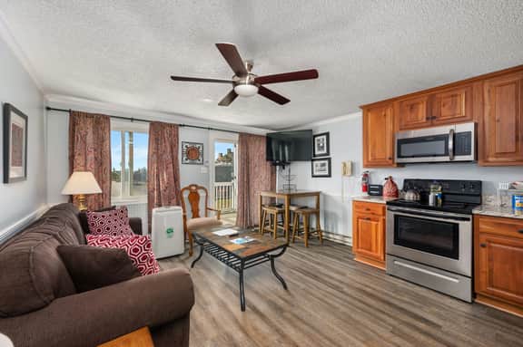 LuxStayUSA | ML 345 Ski In/Out| Village Ski Lifts| Free Parking - Image 4