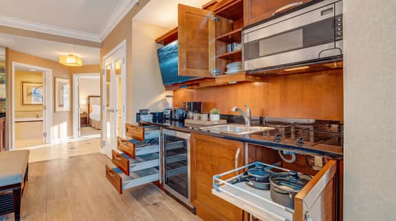 7th Flr MGM Signature Studio+1Bed| Strip View| No Fee - Image 3