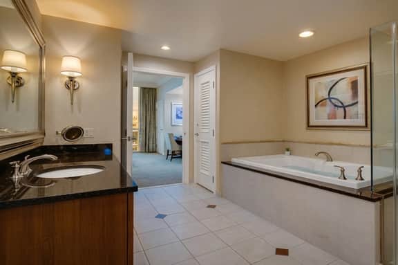 32nd Flr MGM Signature 1Bed| Mtn View| No Fee - Image 3