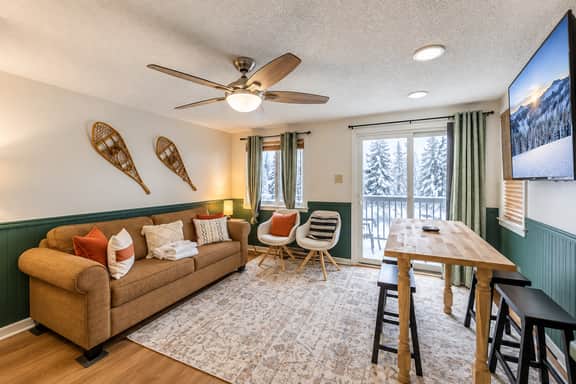 LuxStayUSA | ML 294 Ski In/Out| Slope View| Free Parking - Image 2