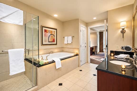 7th Flr MGM Signature 1Bed| Strip View| - Image 2