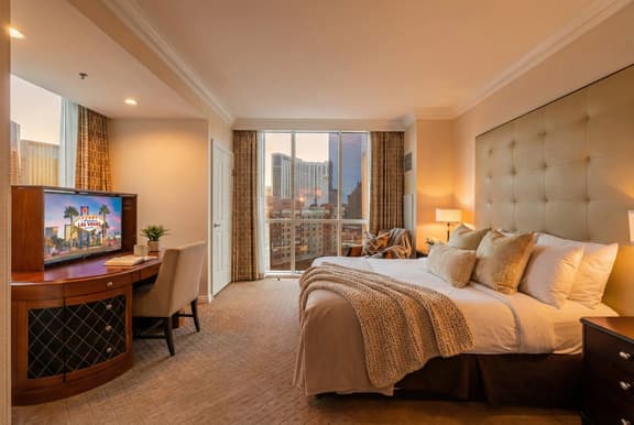 7th Flr MGM Signature 1Bed| Strip View| - Image 1